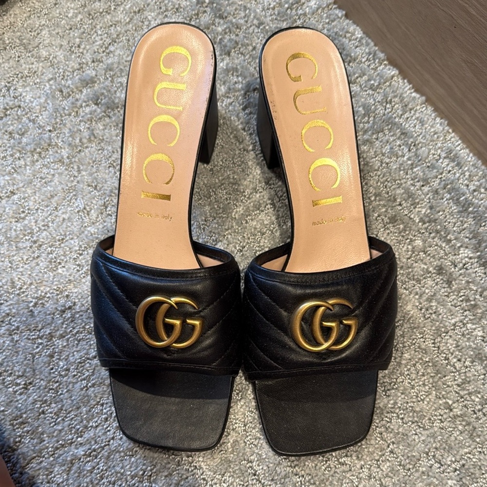 Gucci Marmont Quilted Medallion Mule Sandals In Nero